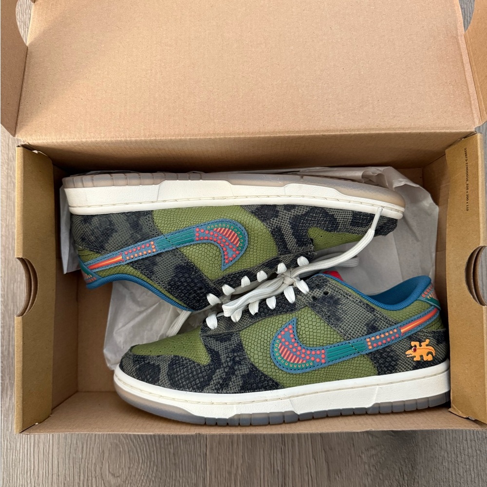 Nike “Siempre Familia” Dunks